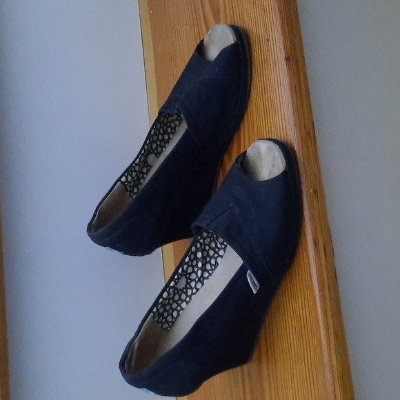 Toms Shoes - Toms vintage deep black Peep-Toe Wedge Shoes / sandals